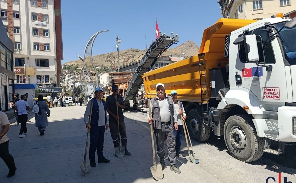 Belediye ekipleri kent genelinde çalışmalarını sürdürüyor