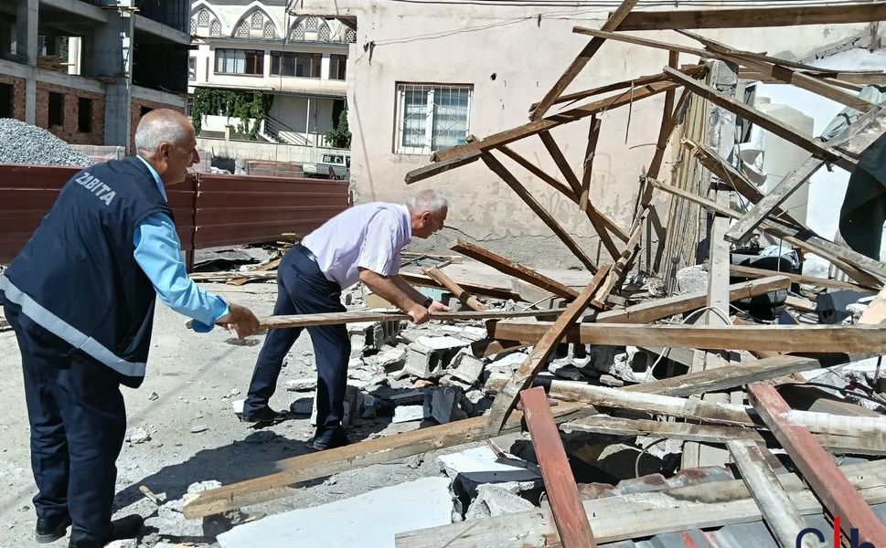 Hakkari Zabıtasından yıkım mesaisi