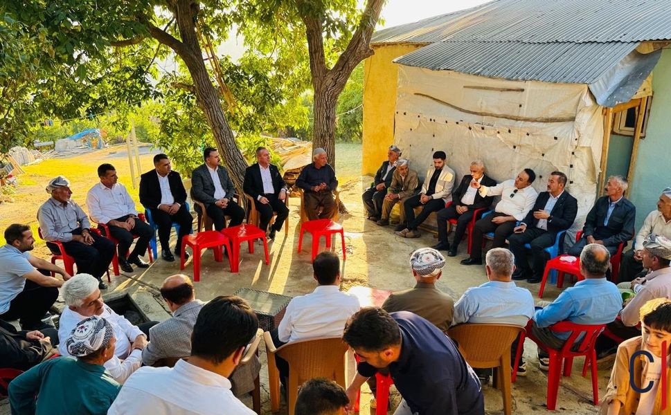 Ak Parti Derecikte Sahaya İndi
