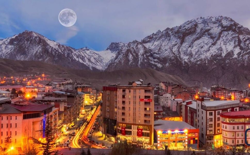 Hakkâri'nin Kanseri; Liyakatsizlik!  Mimar Kaya / Yazdı