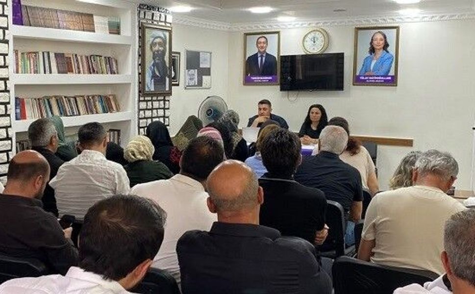 DEM Parti Hakkâri’de Çerçeve Yasa gündemini değerlendirdi