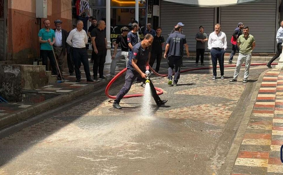 Hakkâri’de Cadde ve Sokaklar Baştan Sona Yıkandı