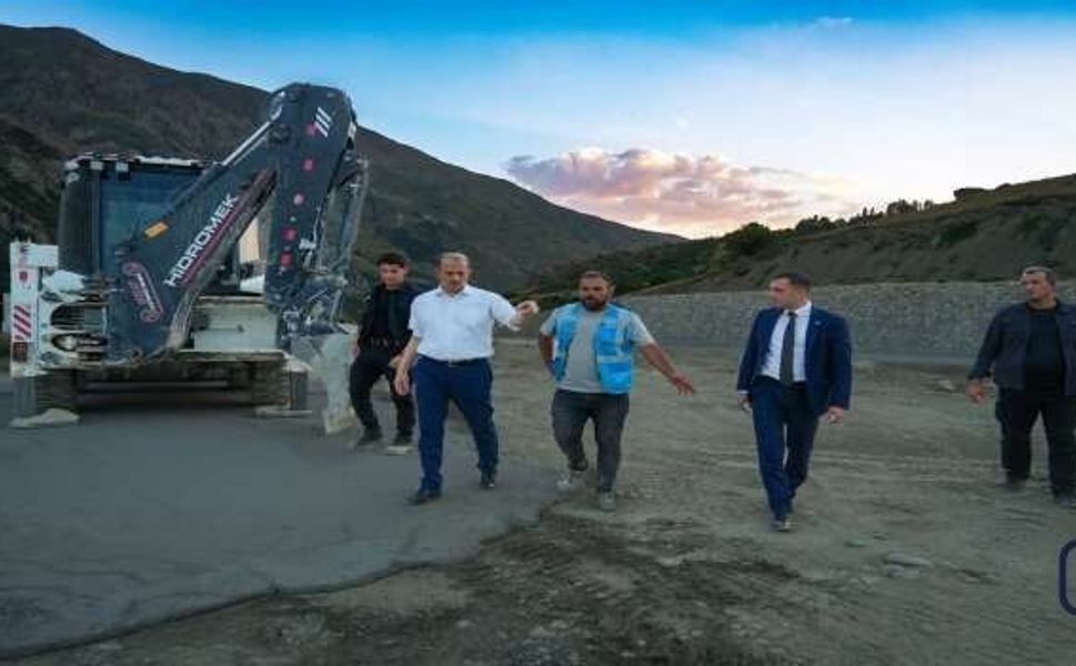 Vali Taşyapan: Zap üzerinde başlatılan 178 metrelik köprü çalışmalarını denetledi