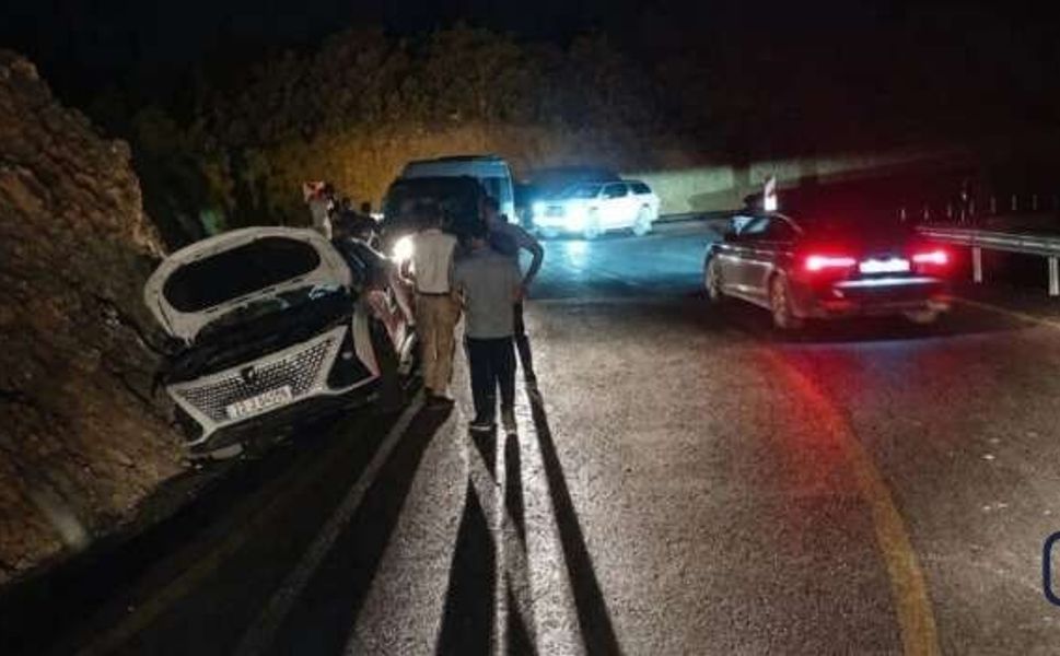 Hakkâri Van Karayolunda Maddi Zararlı Kaza