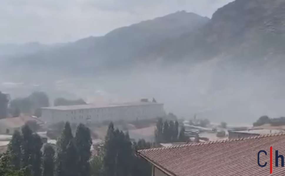 Şemdinli’de çöplük yangını tepki çekti: Duman ilçe merkezini kapladı