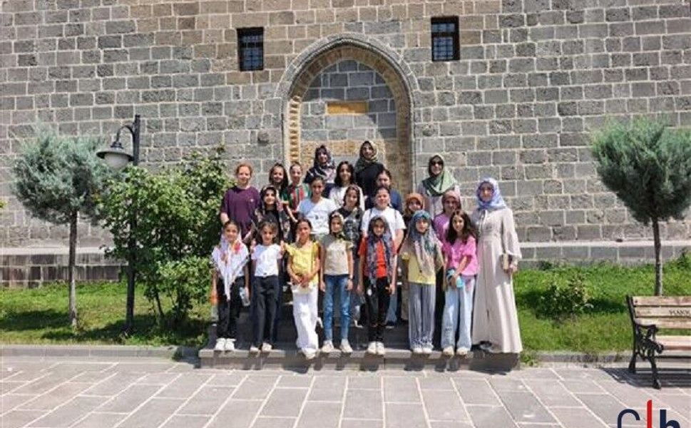 Hakkâri’de “Yazımda Kardeşlik Var” Kampı Gençleri Bir Araya Getirdi