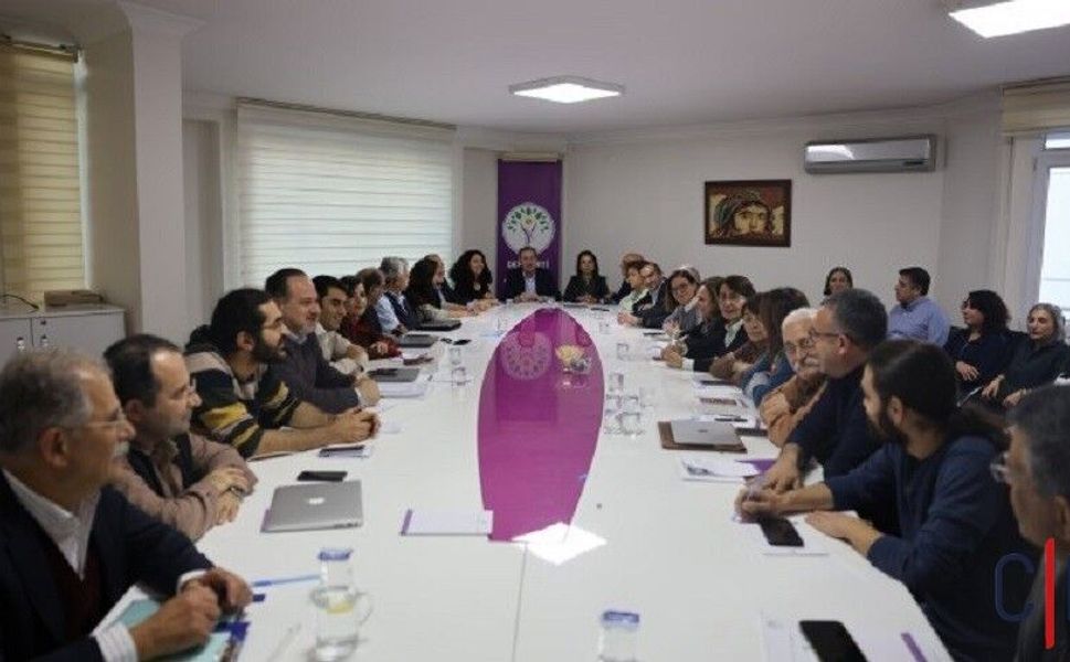 DEM Parti MYK, “çerçeve yasa” gündemiyle olağanüstü toplanıyor