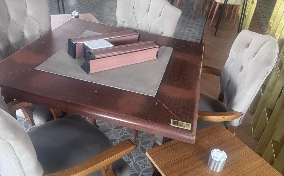 Hakkari’de 15 Okey Masası ve 60 Sandalye Satışa Çıkarıldı
