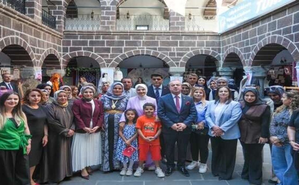 Bakan Göktaş Hakkari'de Aile Yılı Şenligi'ne katıldı