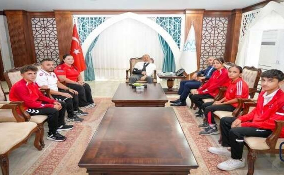 Milli Güreşçilerden Vali Taşyapan’a Ziyaret