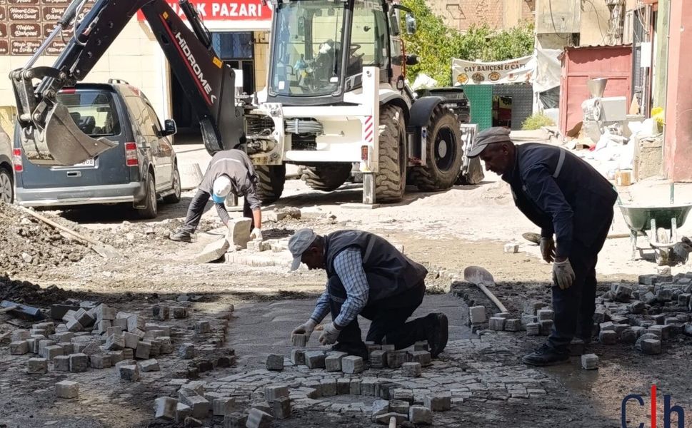 Hakkari’de betonit taş çalışmaları sürüyor