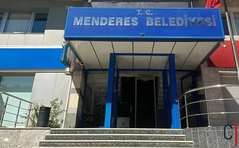 Menderes Belediyesi'ne operasyon: 9 gözaltı