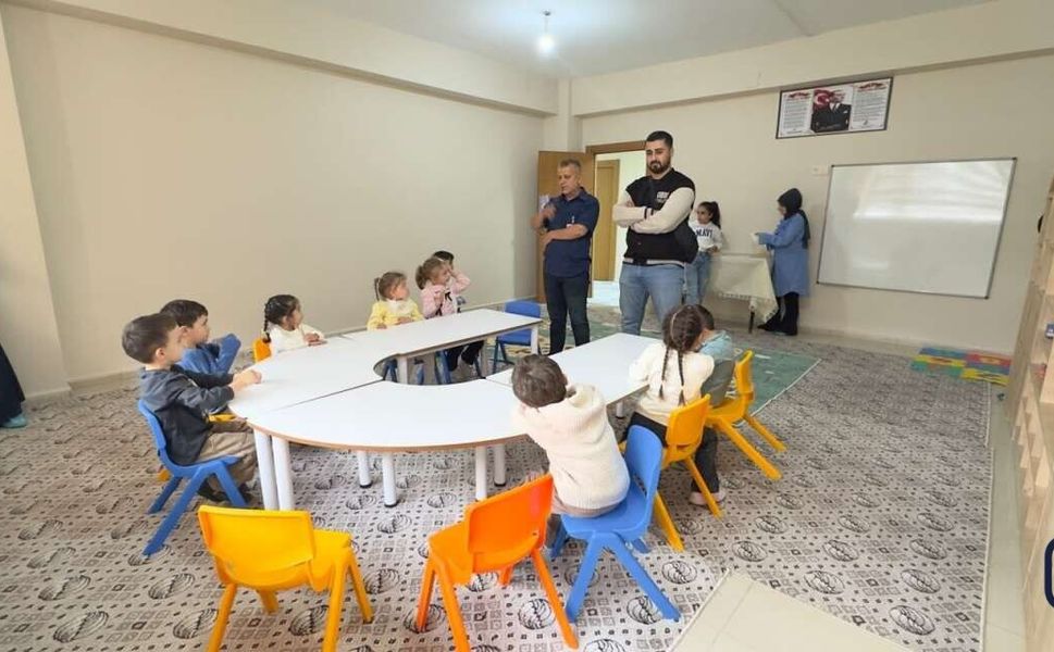 Hakkari’de minik öğrencilere hayvan sevgisi anlatıldı