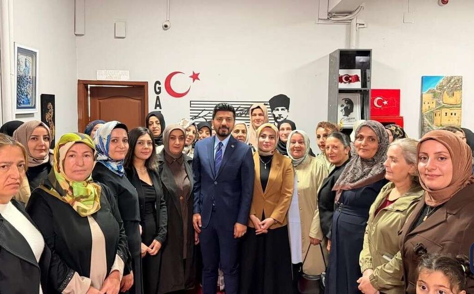Emre Topaloğlu Hakkari’de kadınlarla buluştu