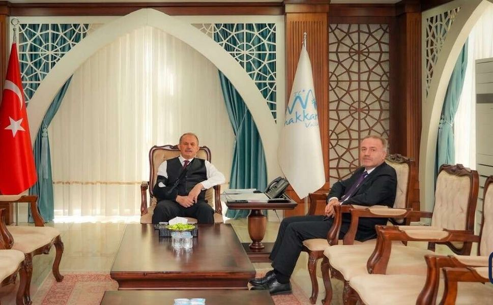 Hakkari'nin yeni müftüsü Eren Vali Taşyapan'ı ziyaret etti