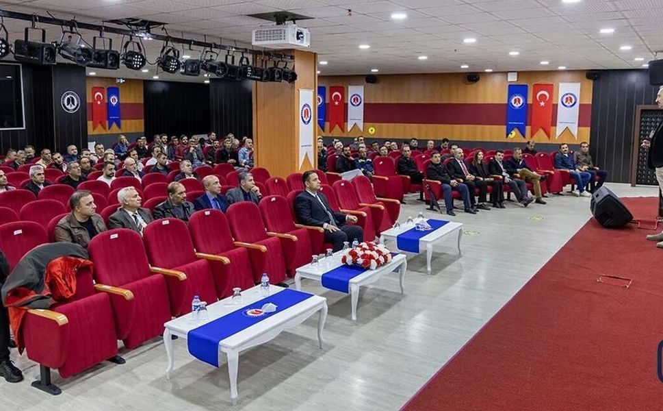 Hakkari Üniversitesi’nde yönetim eğitimi düzenlendi