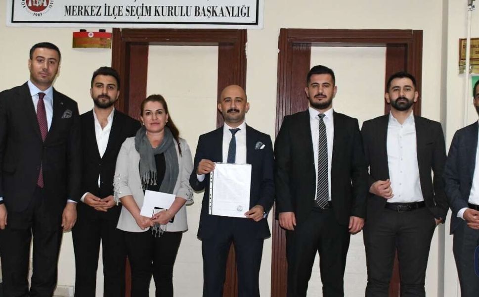 Başkan Av. Gülabi Seven mazbatasını aldı