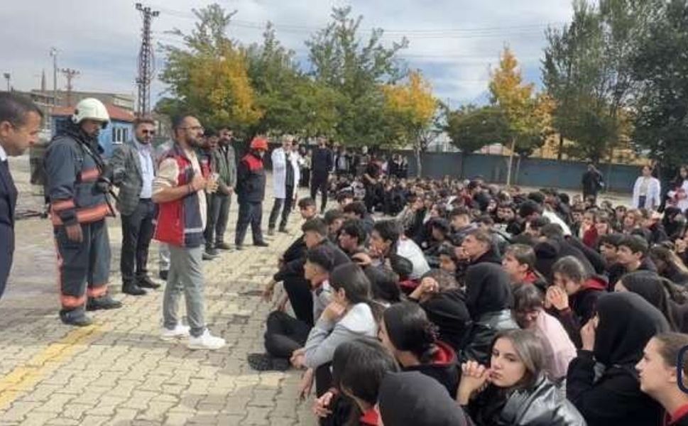 Yüksekova'da gerçeği aratmayan yangın tatbikatı