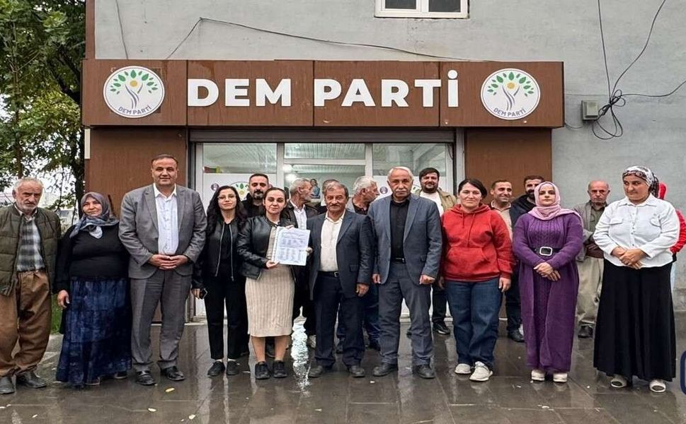 DEM Parti Çukurca İlçe Eşbaşkanları mazbatalarını aldı