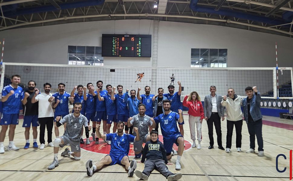 Hakkâri’de voleybol heyecanı: Ev sahibi 3-2 kazandı