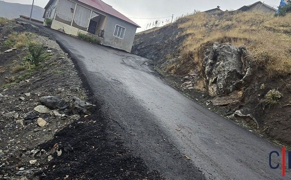 Hakkari’de Asfalt Tepkisi: 10 Haneli Mahalle Yolu Çamura Terk Edildi!