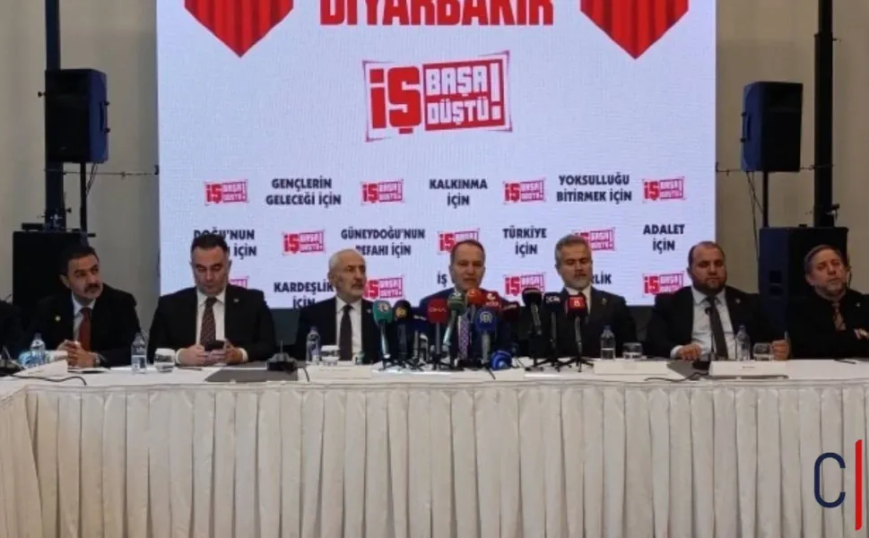 Diyarbakır'da konuşan Erbakan süreç için referandum istedi