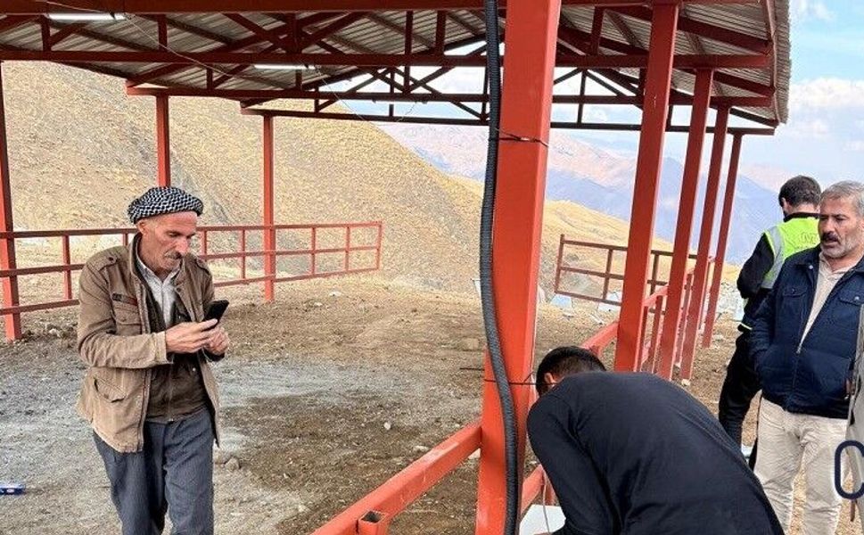 Hakkâri Bay Köyü Yaylasına Berivanlar İçin Gölgelik Yapıldı