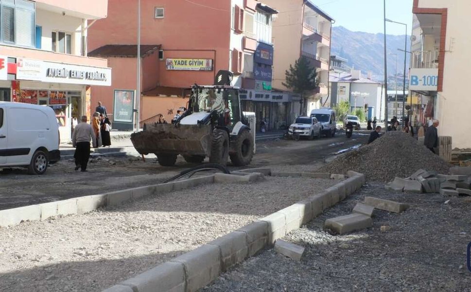 Hakkâri Belediyesi’nden kentin dört bir yanında yoğun mesai