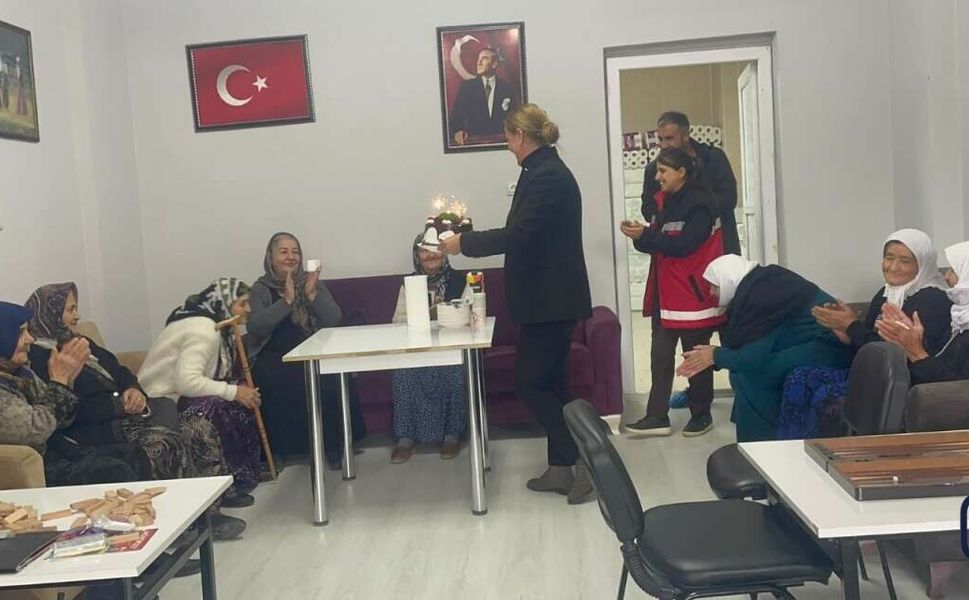Hakkari’de Verde teyzeye doğum günü sürprizi