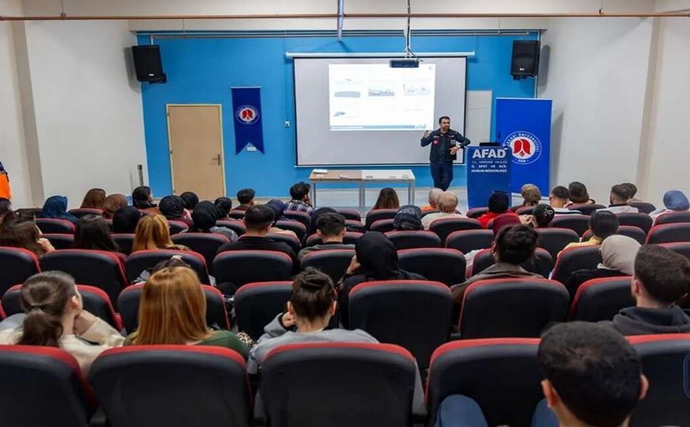 Hakkari Üniversitesi’nde Öğrencilere Afet bilinci semineri