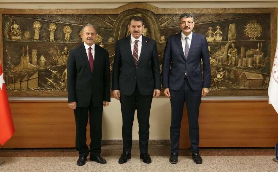 Hakkari Valisi Taşyapan’dan Bakan Yardımcısı Ayhan’a ziyaret