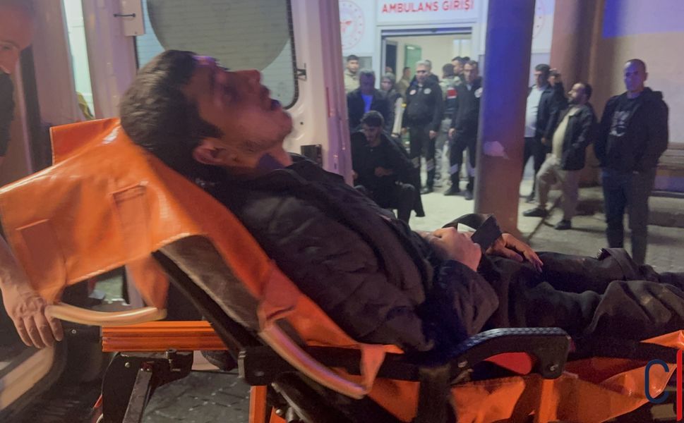 Hakkâri’de Afgan göçmenleri taşıyan minibüs dereye uçtu: 20 yaralı