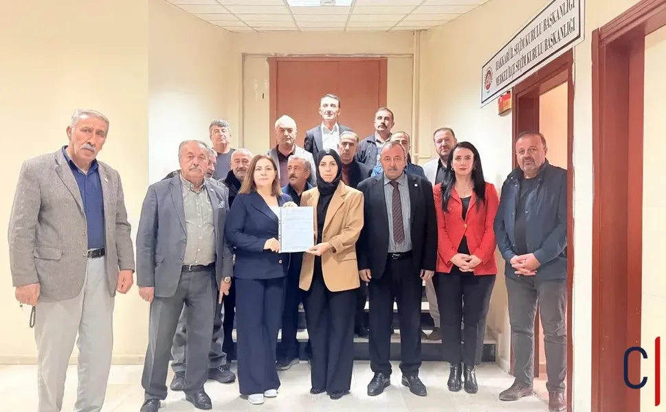 Başkan Suzan Çakırbeyli mazbatasını aldı