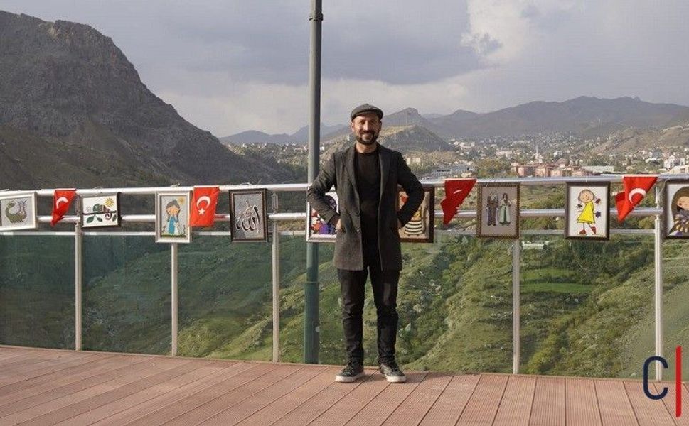Hakkâri’de sanatçıdan sitem!
